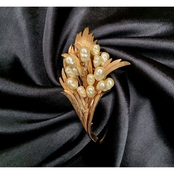 Rare Find Vintage 1950s-1960s Gold-Tone Brooch With Faux Pearl & Rhinestone Flor - Picture 3 of 6